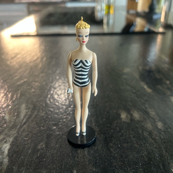 1994 Hallmark Keepsake Ornament "Debut - 1959" First in “Barbie” Series - Picture 8 of 12